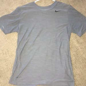 grey nike dry-fit shirt